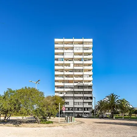 Beachfront Relax By Real Life Concierge Apartment *