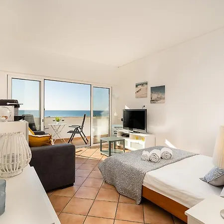 Διαμέρισμα Beachfront Relax By Real Life Concierge *